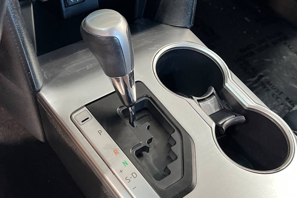 2014 Toyota Camry SE 14