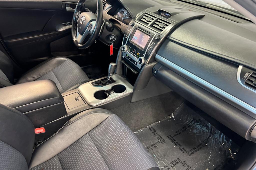 2014 Toyota Camry SE 12