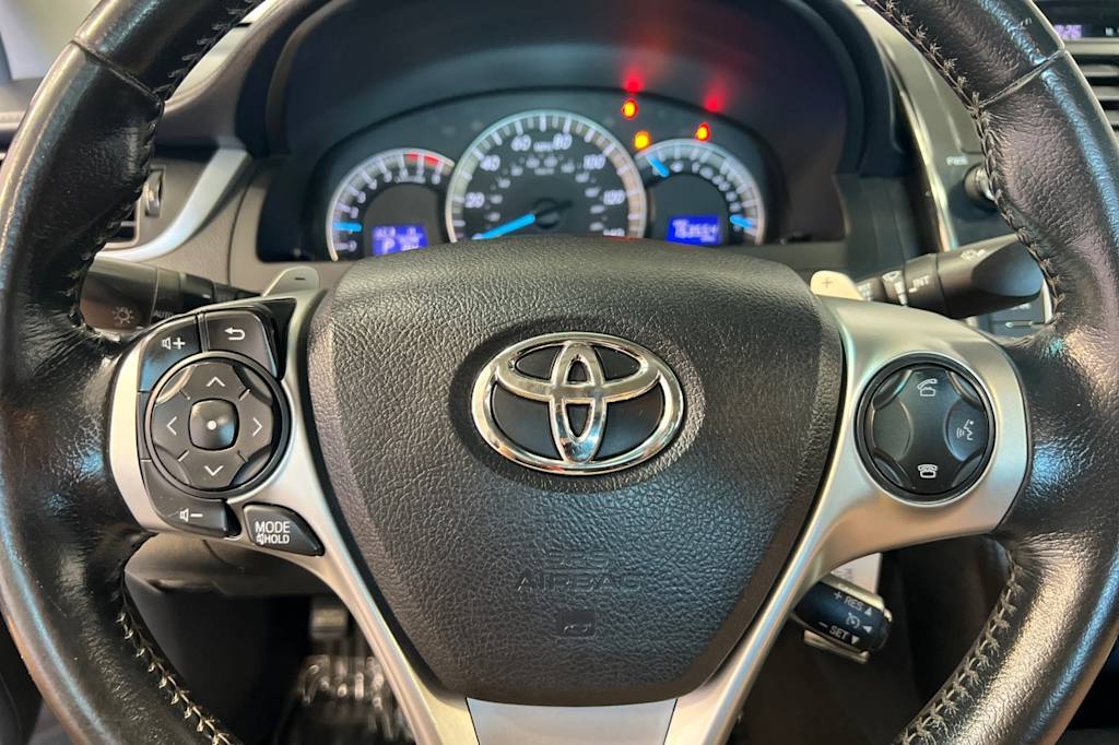 2014 Toyota Camry SE 23