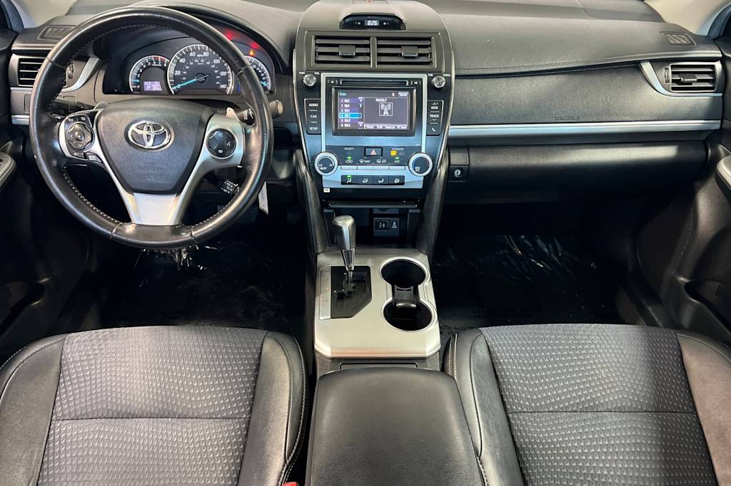2014 Toyota Camry SE 2