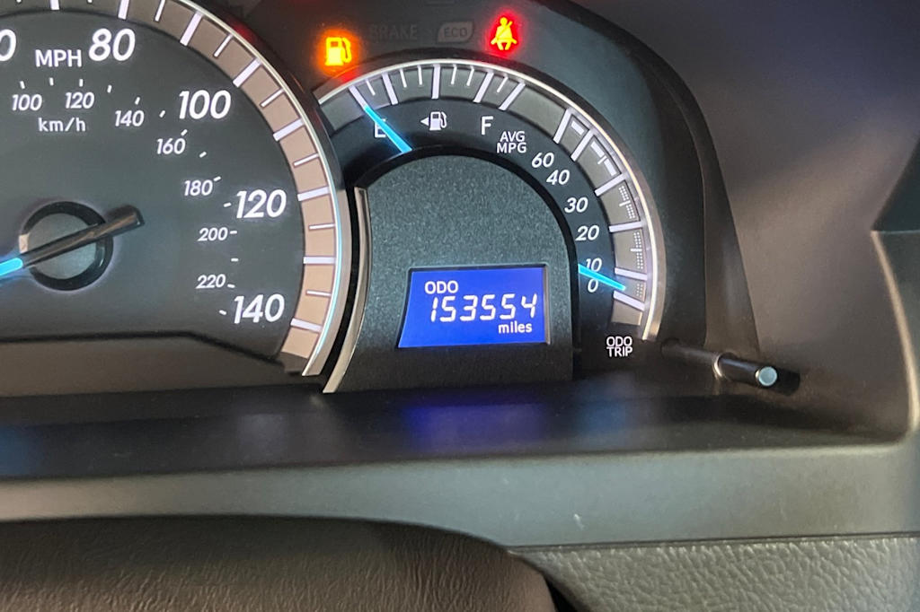2014 Toyota Camry SE 24