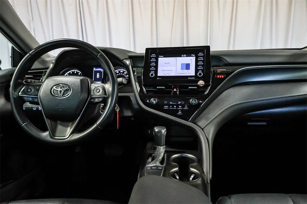 2023 Toyota Camry SE 2