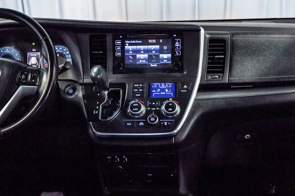 2016 Toyota Sienna SE Premium 13