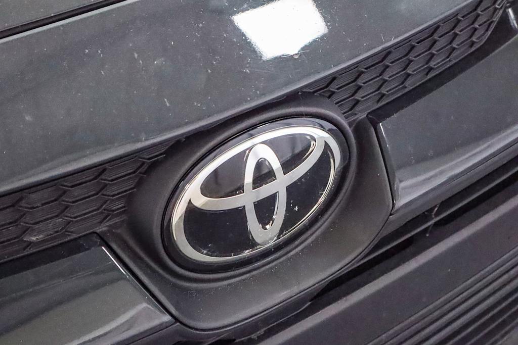 2023 Toyota Corolla LE 17