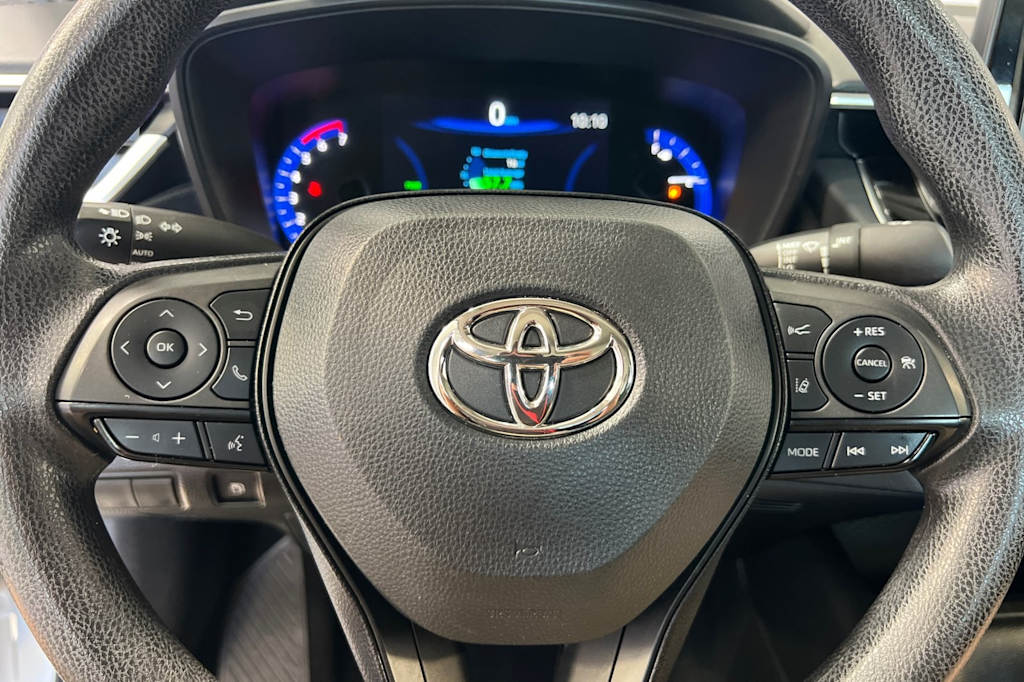 2022 Toyota Corolla LE 24