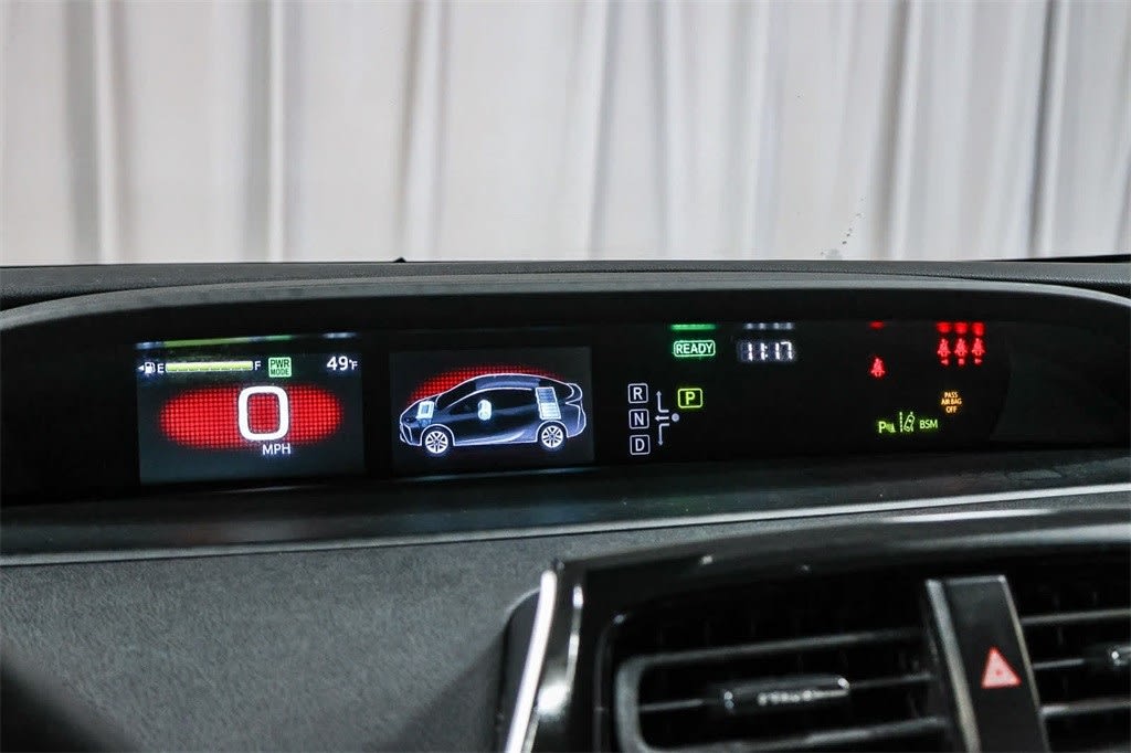 2022 Toyota Prius L Eco 26
