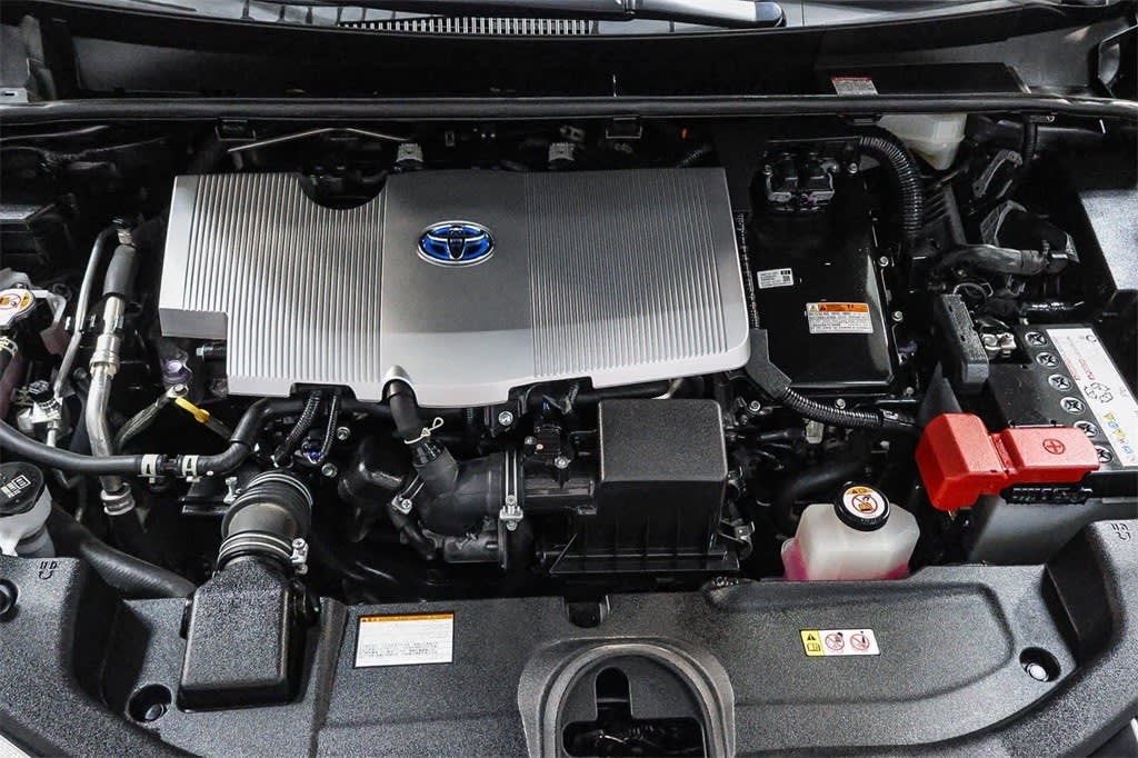 2022 Toyota Prius L Eco 8