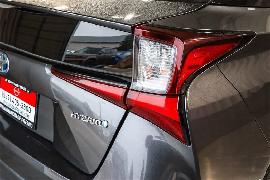 2022 Toyota Prius L Eco 21