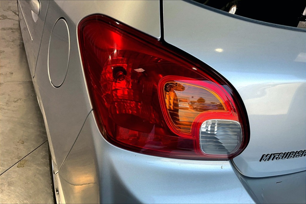 2015 Mitsubishi Mirage ES 31