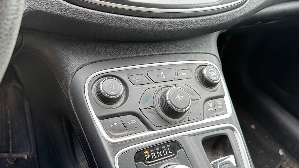 Thumbnail: 2016 Chrysler 200 - 18