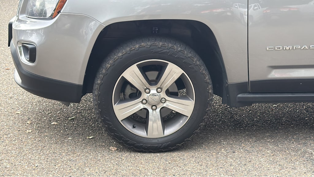 Thumbnail: 2016 Jeep Compass - 8