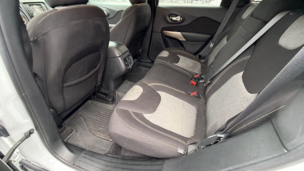 Thumbnail: 2018 Jeep Cherokee - 11