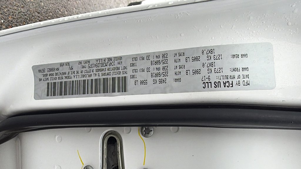 Thumbnail: 2018 Jeep Cherokee - 17