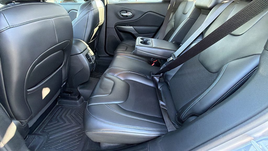 Thumbnail: 2020 Jeep Cherokee - 11