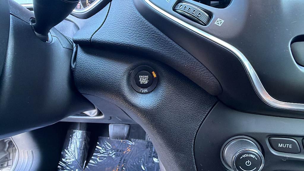 Thumbnail: 2020 Jeep Cherokee - 24