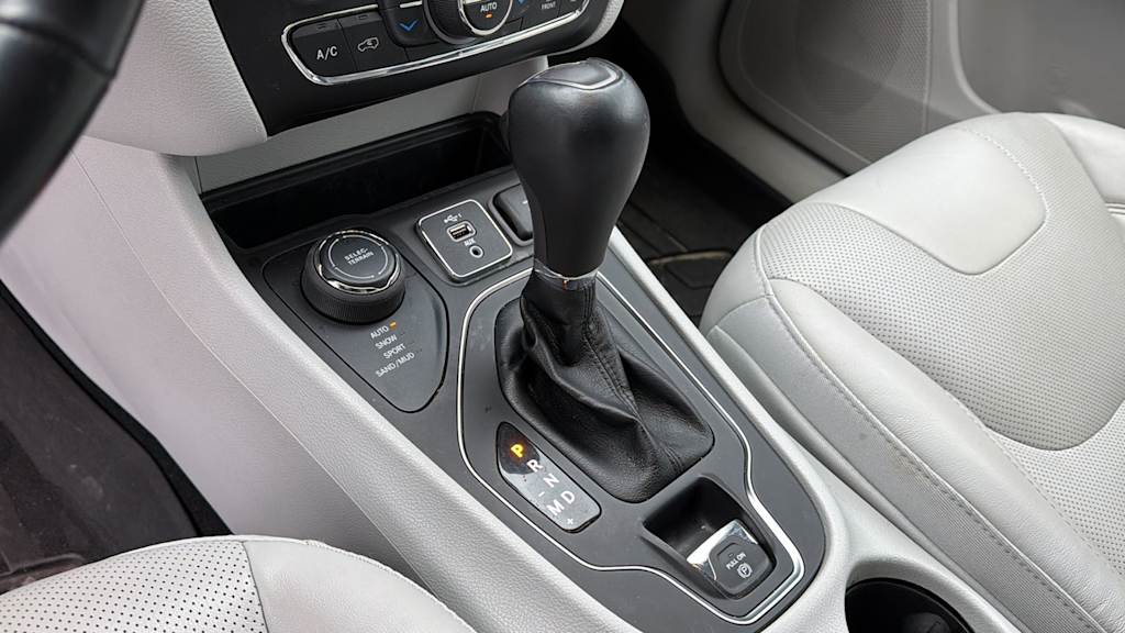 Thumbnail: 2021 Jeep Cherokee - 14