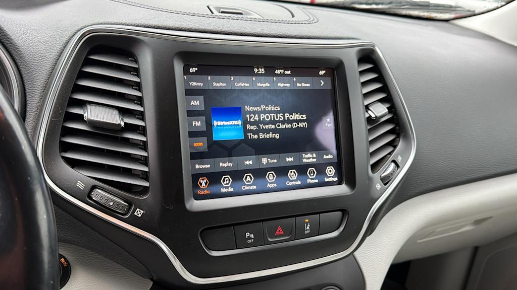 Thumbnail: 2021 Jeep Cherokee - 13