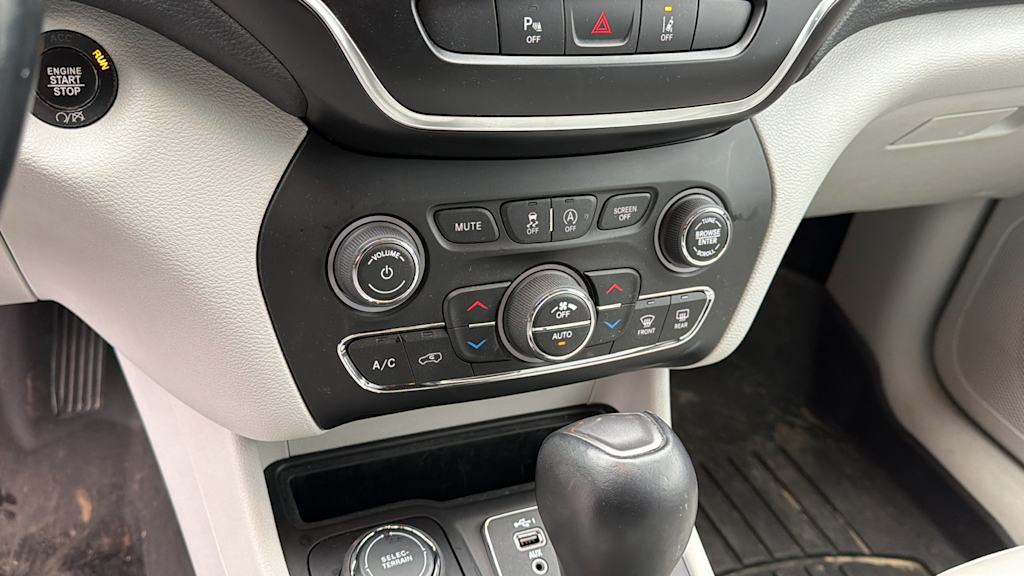 Thumbnail: 2021 Jeep Cherokee - 21