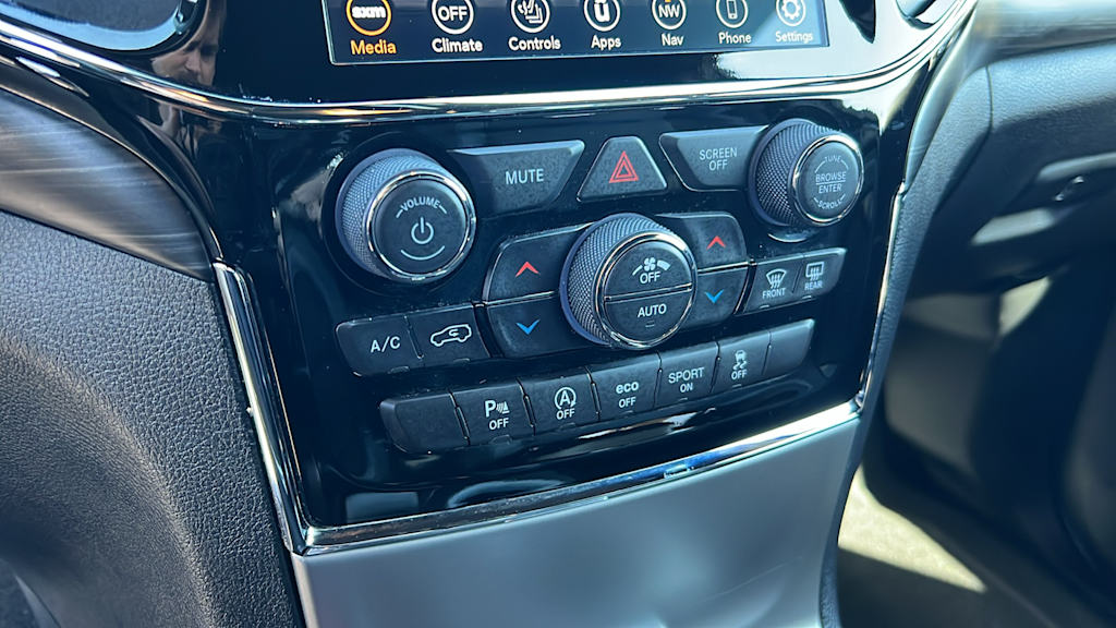 2020 Jeep Grand Cherokee Laredo 23