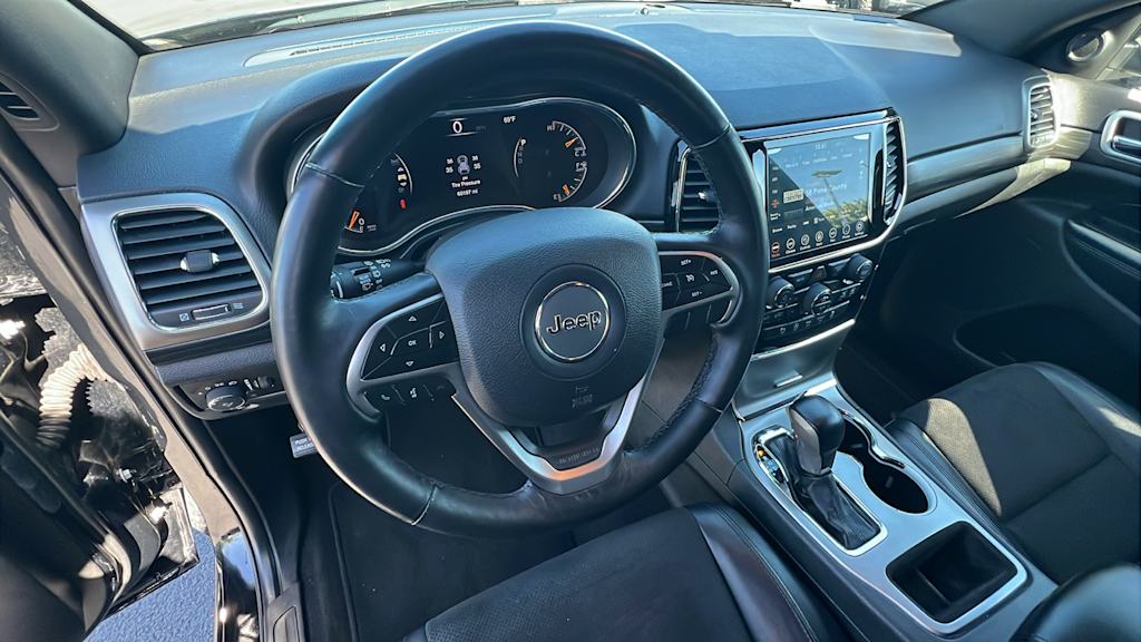 2020 Jeep Grand Cherokee Laredo 2