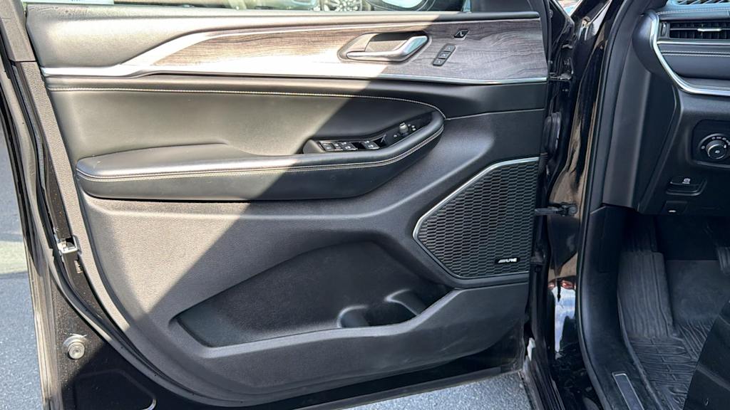 Thumbnail: 2023 Jeep Grand Cherokee - 28