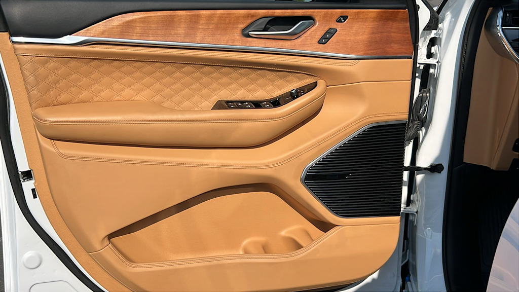 Thumbnail: 2023 Jeep Grand Cherokee - 28