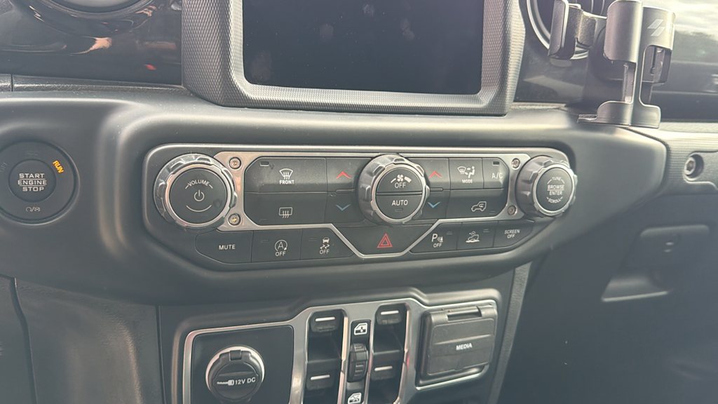 Thumbnail: 2021 Jeep Gladiator - 21