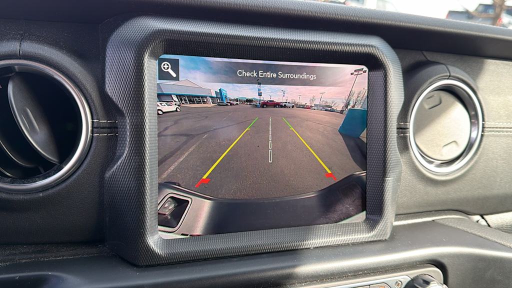 Thumbnail: 2022 Jeep Gladiator - 23