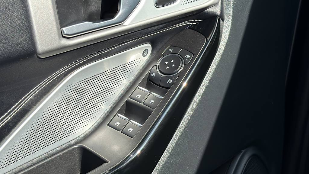 Thumbnail: 2022 Ford Explorer - 28