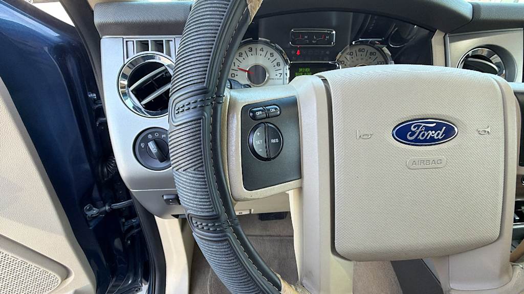 Thumbnail: 2013 Ford Expedition - 25