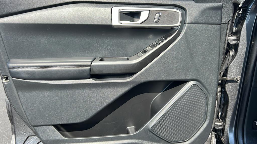2020 Ford Explorer Base 28