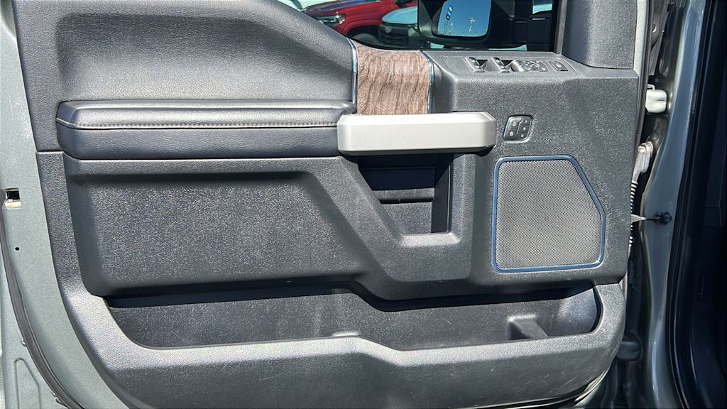 2019 Ford F-350 Lariat 28