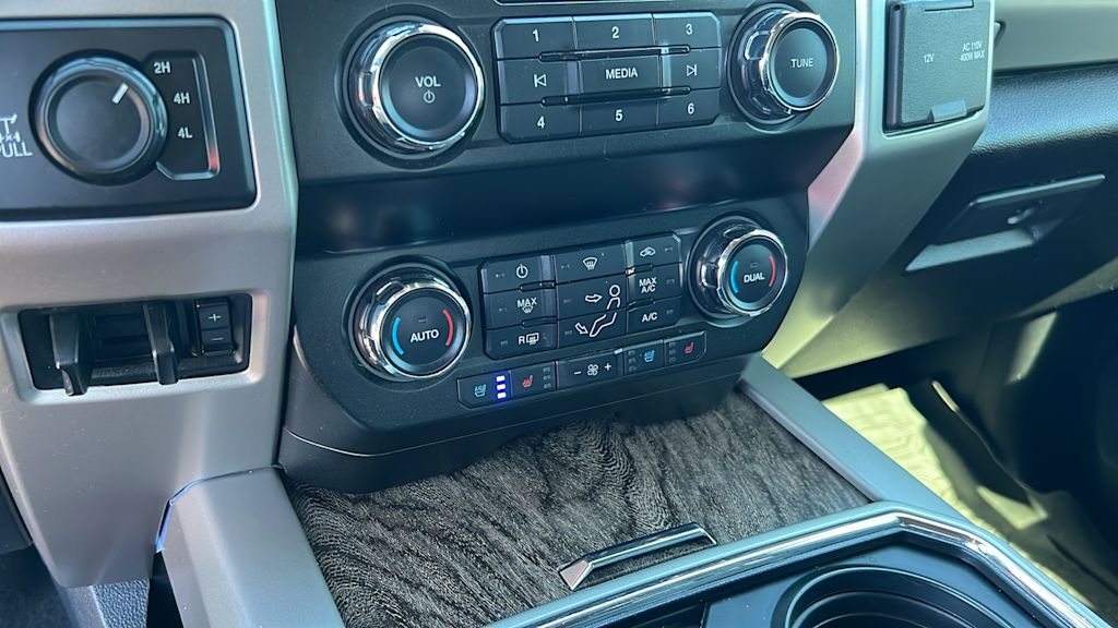 2019 Ford F-350 Lariat 13