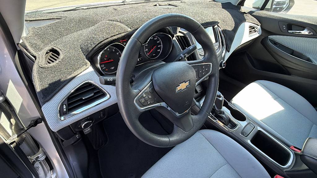 Thumbnail: 2019 Chevrolet Cruze - 2