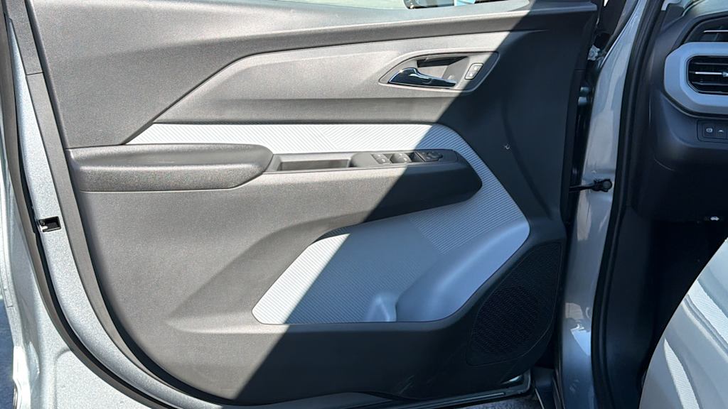 Thumbnail: 2027 Chevrolet Bolt EV - 28