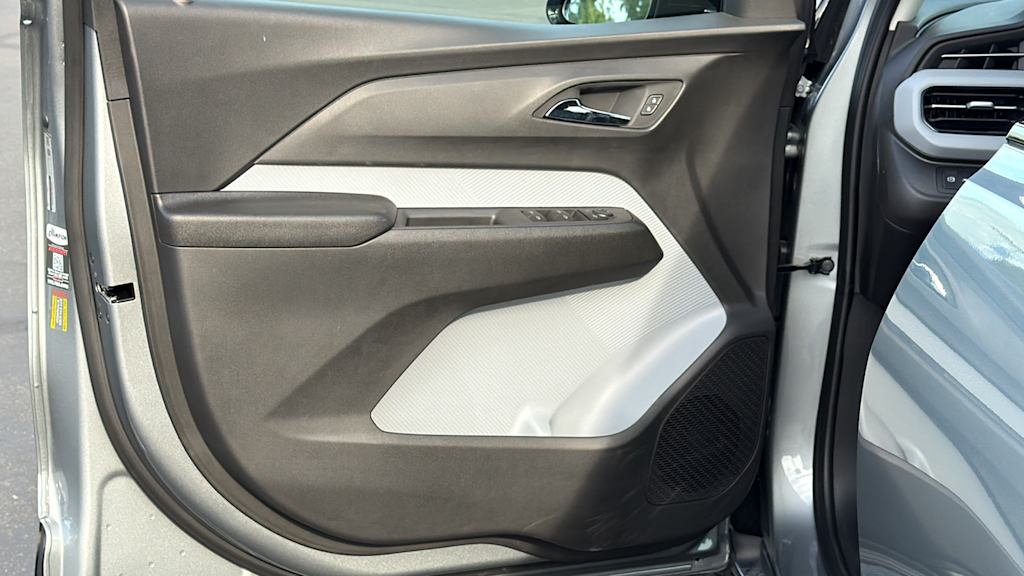 Thumbnail: 2027 Chevrolet Bolt EV - 29