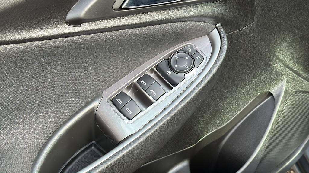 Thumbnail: 2023 Chevrolet Malibu - 27