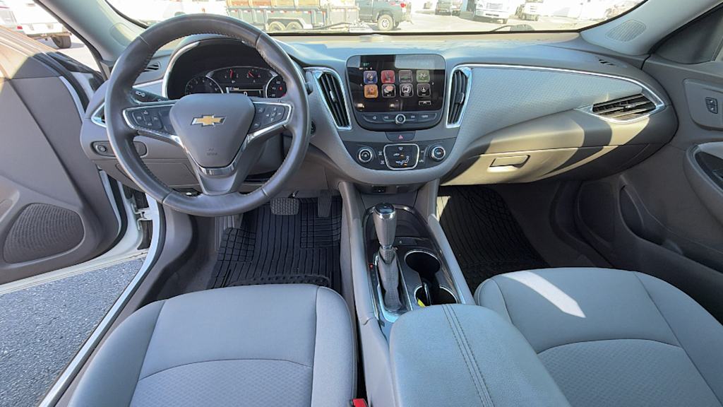 Thumbnail: 2018 Chevrolet Malibu - 11