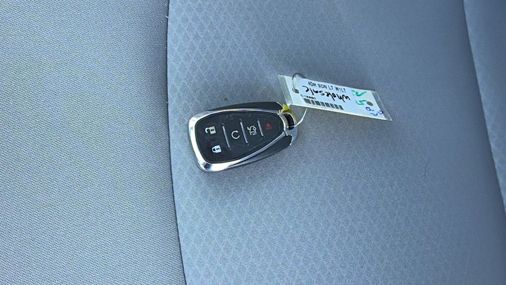 Thumbnail: 2018 Chevrolet Malibu - 15