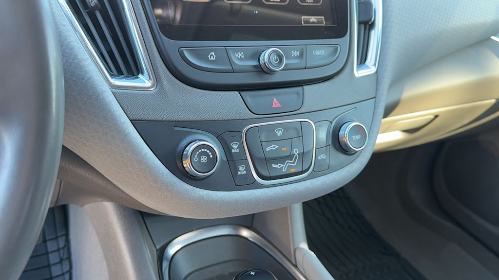 Thumbnail: 2018 Chevrolet Malibu - 20