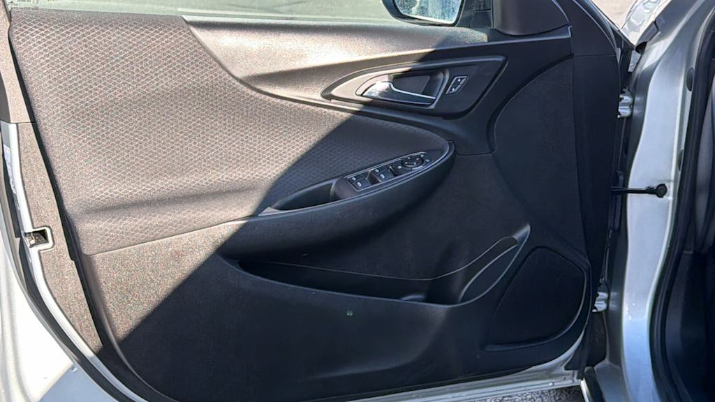 Thumbnail: 2022 Chevrolet Malibu - 27