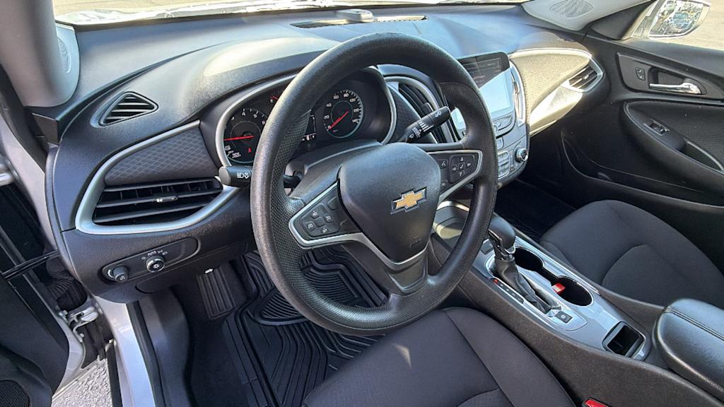 Thumbnail: 2022 Chevrolet Malibu - 2