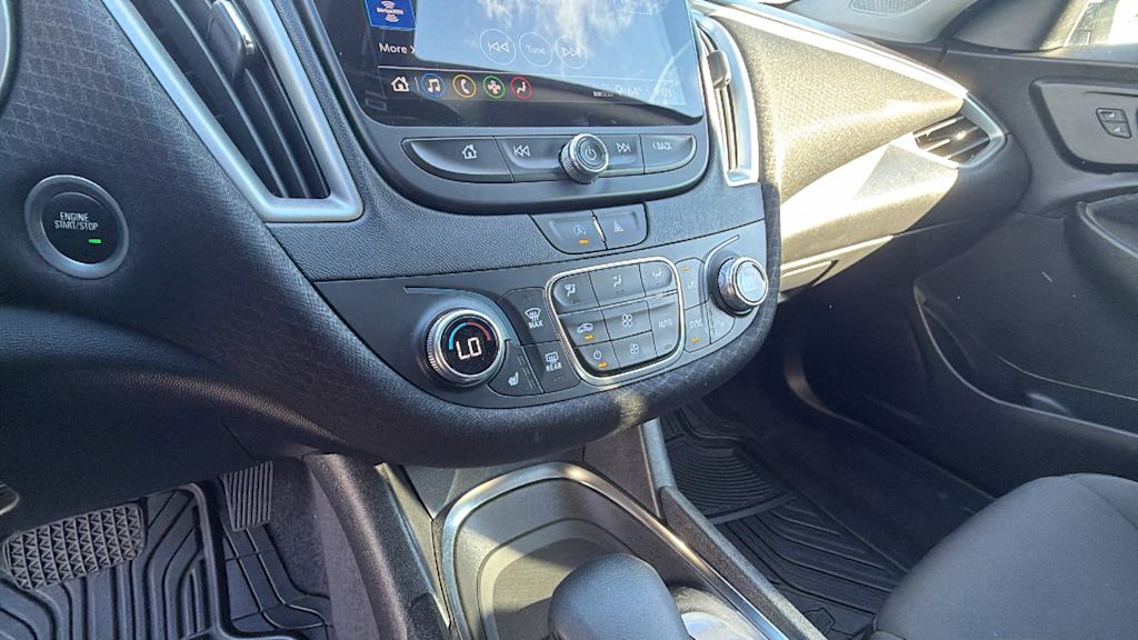 Thumbnail: 2022 Chevrolet Malibu - 23