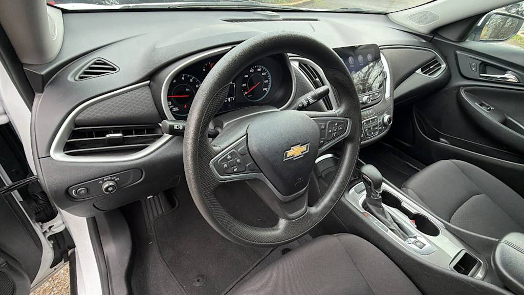 Thumbnail: 2022 Chevrolet Malibu - 2