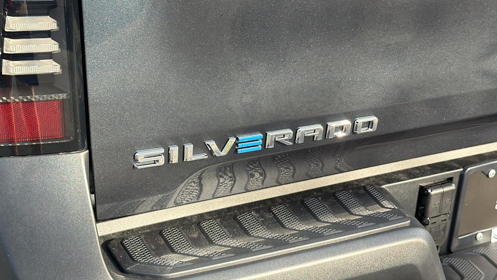 Thumbnail: 2026 Chevrolet Silverado EV - 30