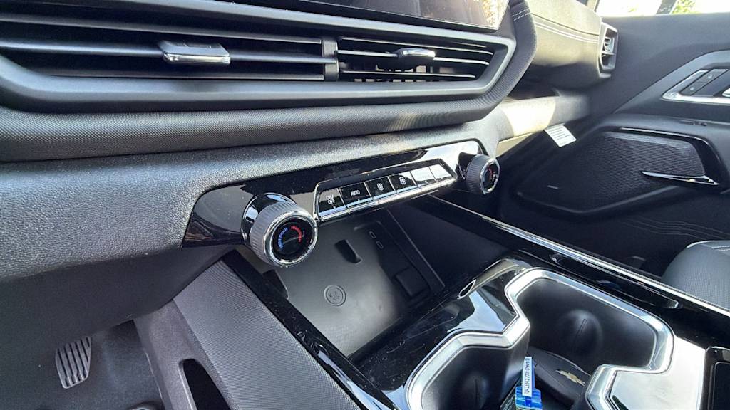 Thumbnail: 2026 Chevrolet Silverado EV - 7