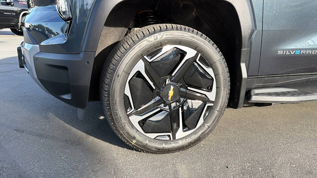 Thumbnail: 2026 Chevrolet Silverado EV - 8