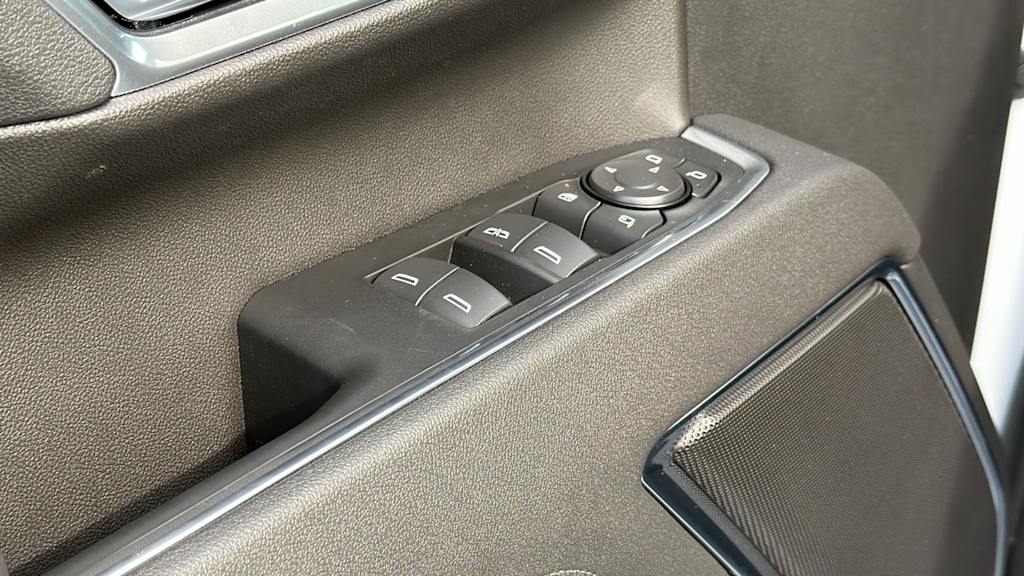Thumbnail: 2026 Chevrolet Silverado 3500 - 27