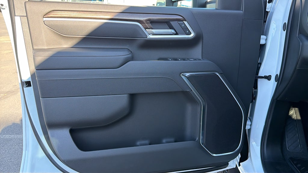 Thumbnail: 2026 Chevrolet Silverado 3500 - 28