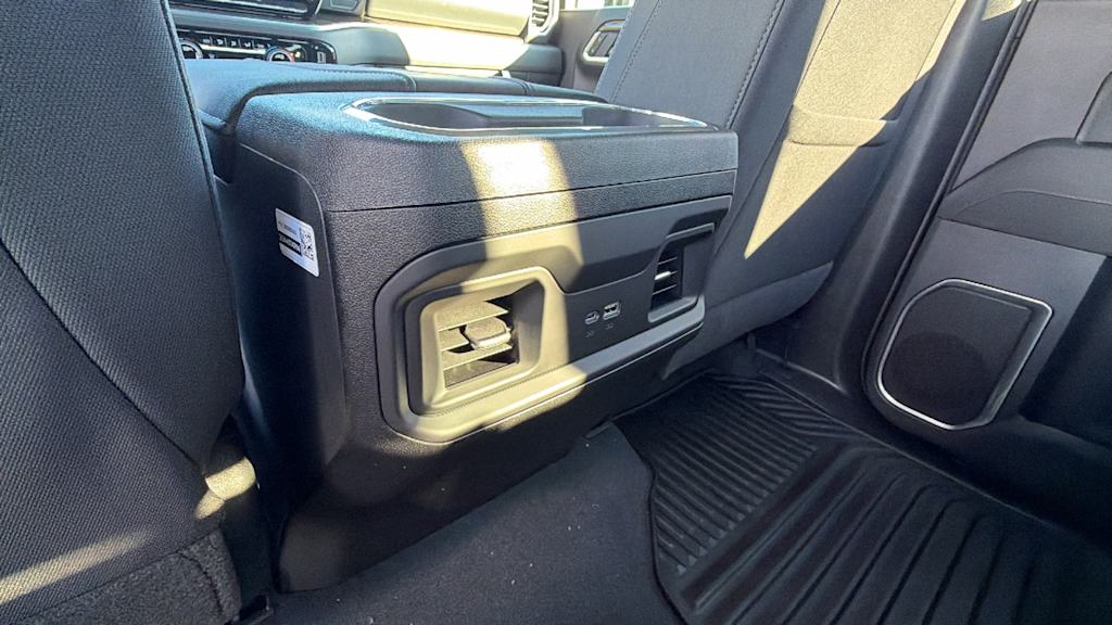 Thumbnail: 2026 Chevrolet Silverado 3500 - 29